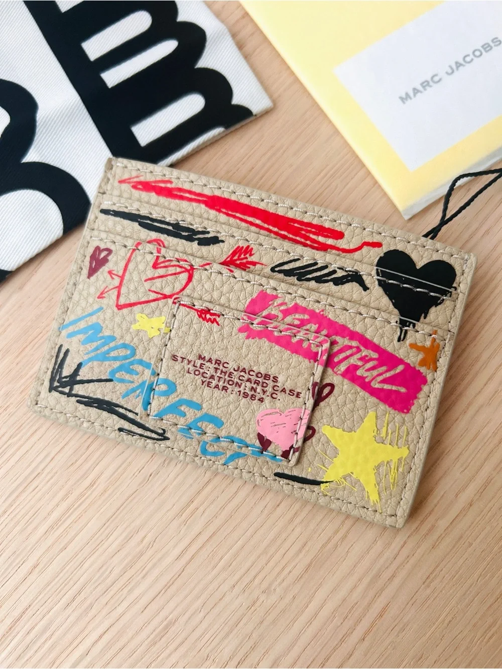 NWT💋Marc Jacobs The Punk Scribble Card Case Leather Tattoo Beige Y2k Kiss Gift